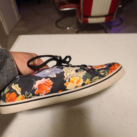 Women's Floral Vans Size 9. Great condition! - Picture 15 of 16
